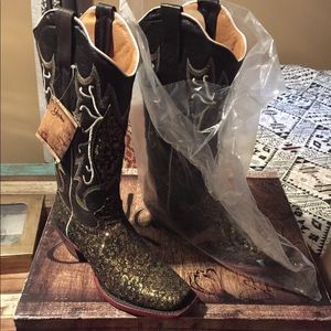 Brand-new size 7.5 Yadira cowboy boots